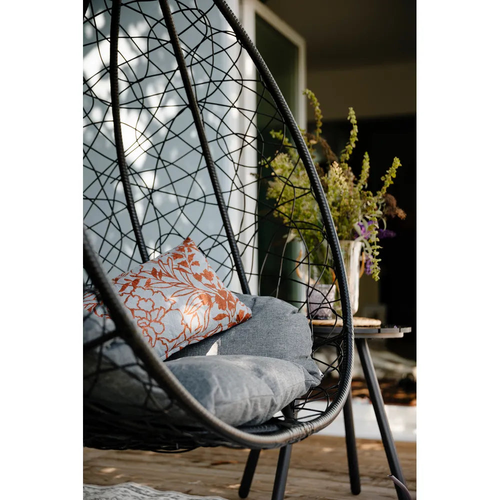 METALNA VISEĆA STOLICA PRODEO