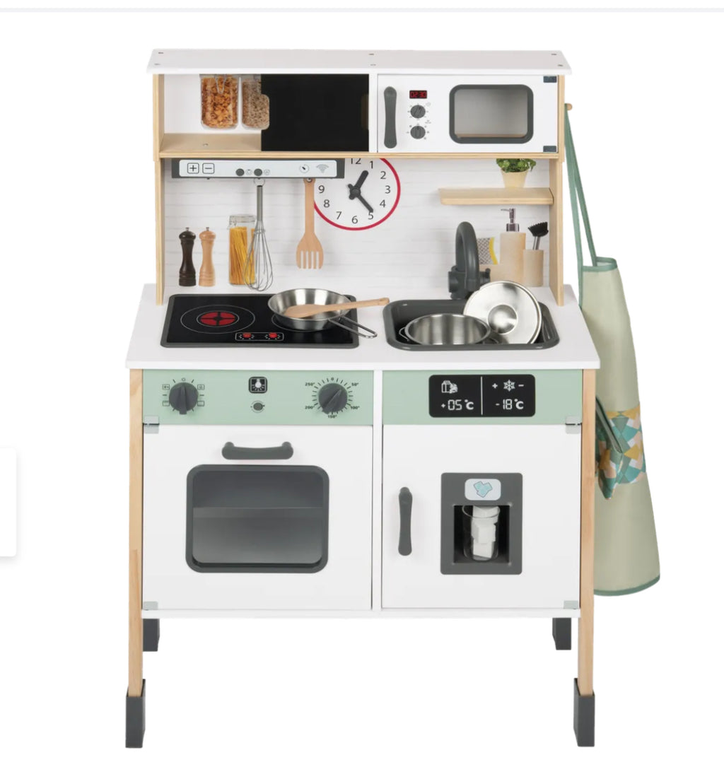 DJEČJA DRVENA KUHINJA S PRIBOROM