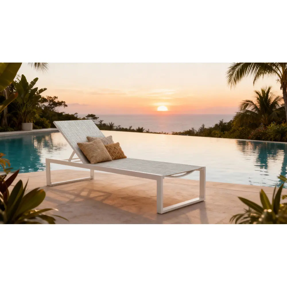 Metalna ležaljka aluminijska Stil Deneris bijela